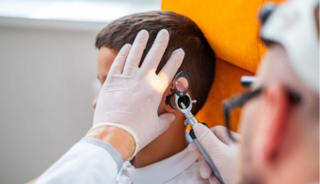 Dečak (9) je čuo neobičan zvuk u uhu: Ono što su mu pronašli zabodeno u bubnu opnu šokiralo je lekare