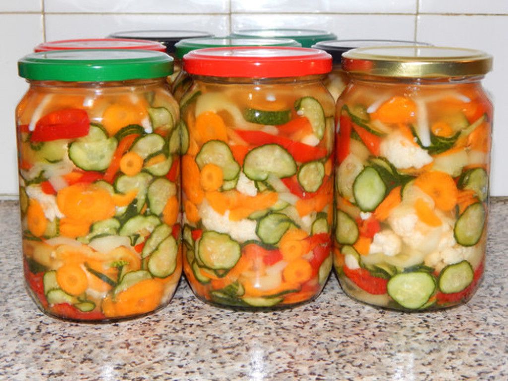 Zimska fantazija: Carska salata, bez kupusa i zelenog paradajza, apsolutni hit uz svaki ručak