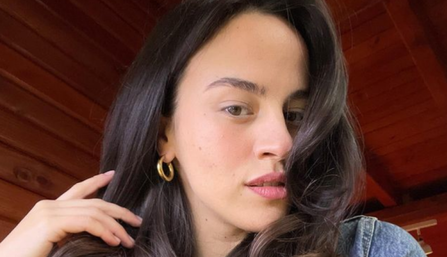 Maša Memedović u najtrendi čizmama za ovu jesen: Crvene kaubojke oduševile žene, a ovo im je cena