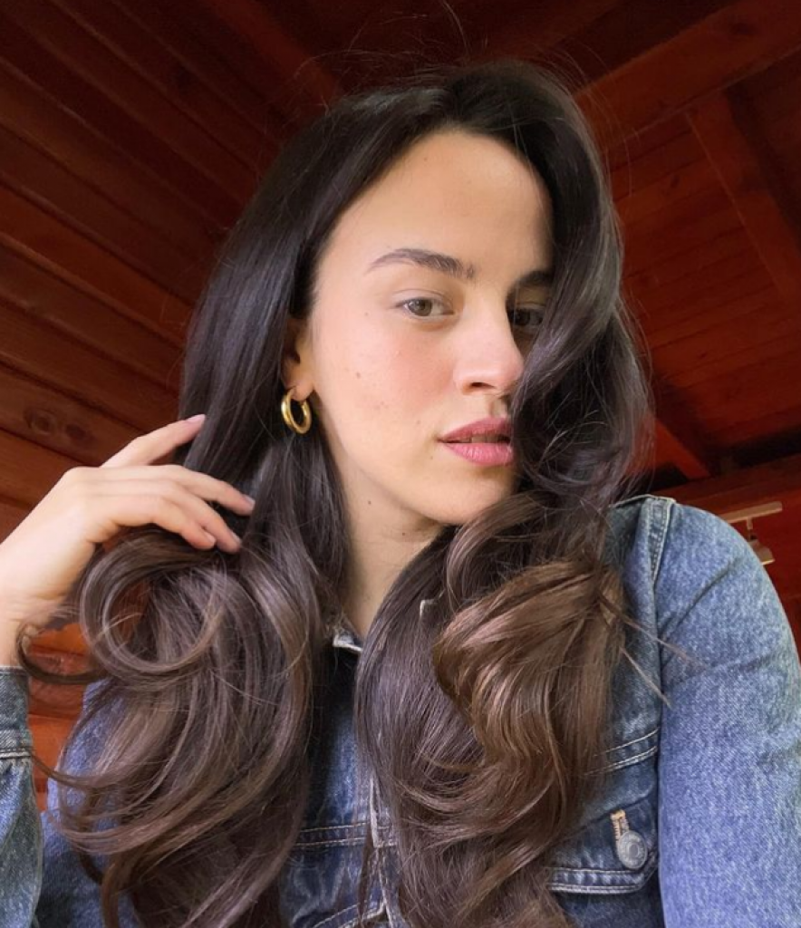 Maša Memedović u najtrendi čizmama za ovu jesen: Crvene kaubojke oduševile žene, a ovo im je cena