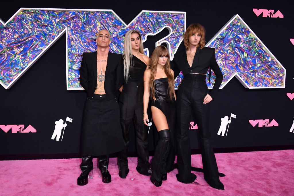 Damijano David u suknji i štiklama: Grupa Maneskin i njen frontmen odneli šou na dodeli VMA nagrada
