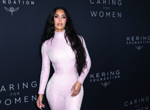 Kim Kardašijan je kraljica crvenog tepiha: Haljinom optočenom kristalima bacila je mnoge slavne u drugi plan