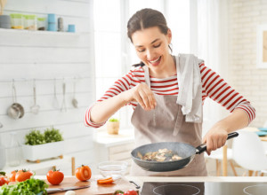 Malo ko ovo zna: Ulje u tiganju neće prskati, ako odmah dodate 1 namirnicu