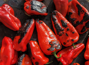 Trikovi iskusnih domaćica: Kako da najbrže oljuštite paprike za ajvar
