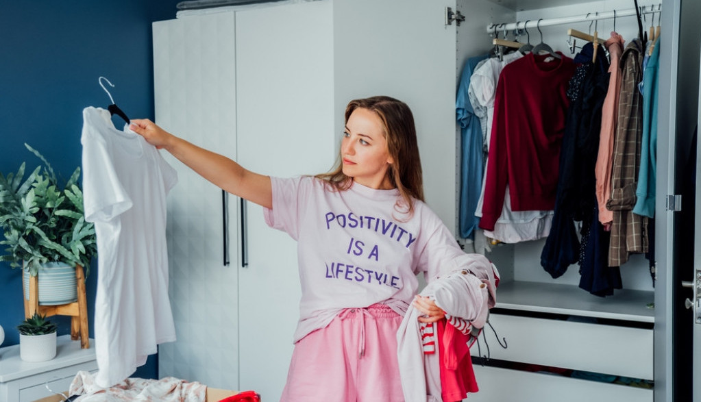 Dovoljna je samo kašičica ove namirnice: Stavite je u ormar i rešite se ustajalih i neprijatnih mirisa