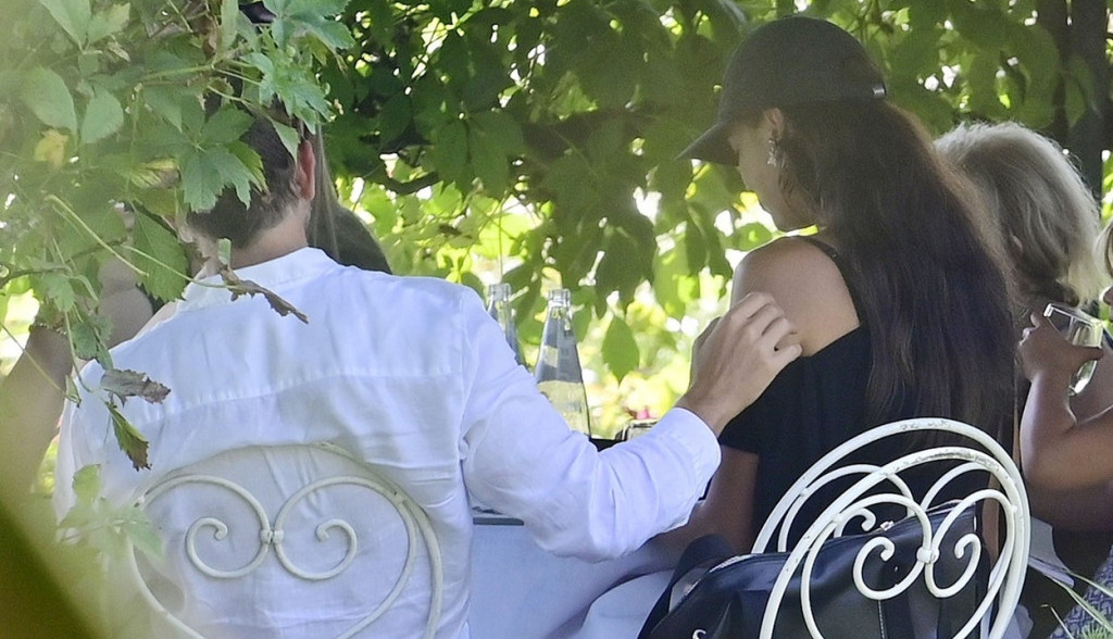 Lepa Irina u ljubavnom trouglu: Na moru se ljubi s fudbalerom i planira svadbu, a dečka ostavila kod kuće!