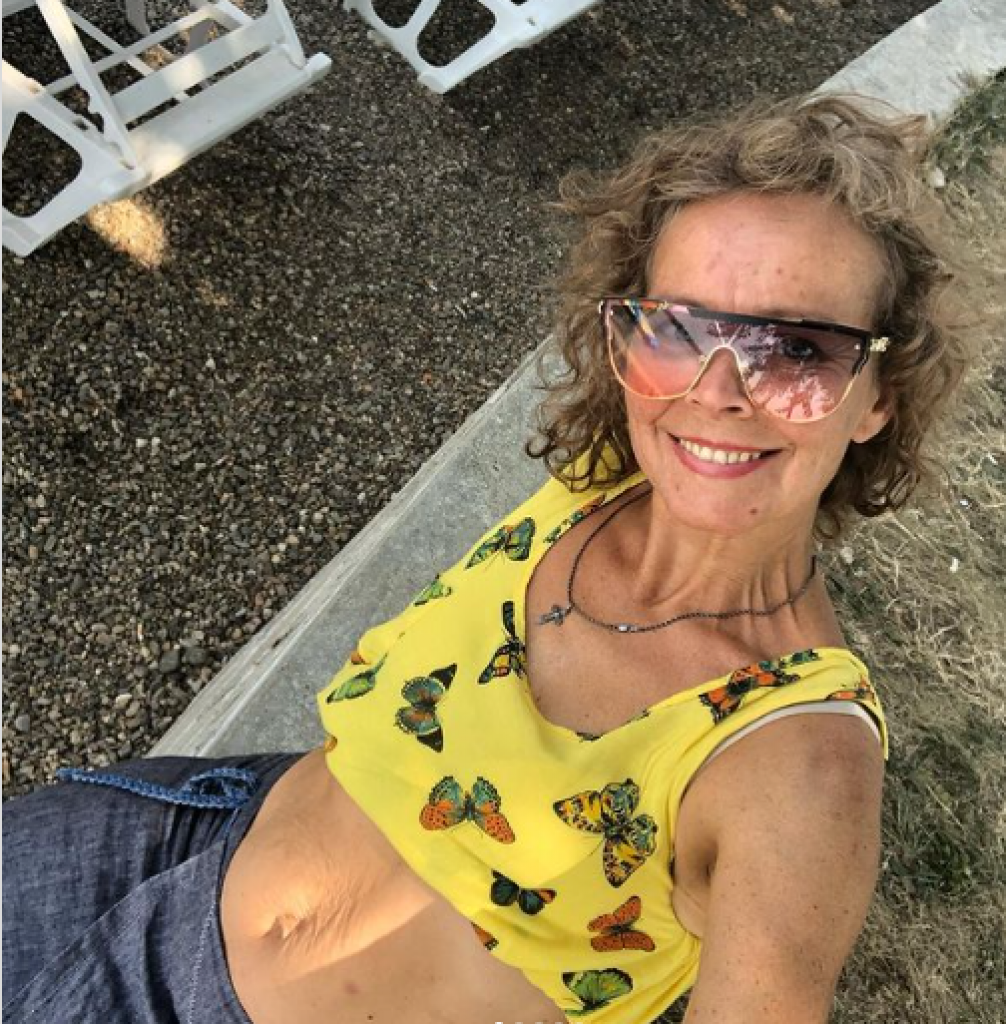 Ruskinja se sa 5 sinova preselila u Srbiju: Gaji travke, deci na rane stavlja čili i kaže da žive kao u raju!