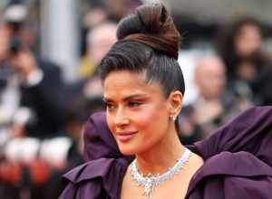 Bila bi dobar muškarac: Selma Hajek pokazala kako bi izgledala da nije žena, slikama bukvalno zapalila Instagram!