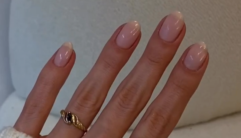 U salonima ovo će biti najpopularniji manikir: Ove jeseni na velika vrata se vraćaju kratki nokti