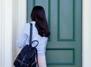 Šta znači kada se vratite u kuću jer ste nešto zaboravili? Srbi "cvikaju" od ovoga, a evo šta će vam se dogoditi prema narodnom verovanju