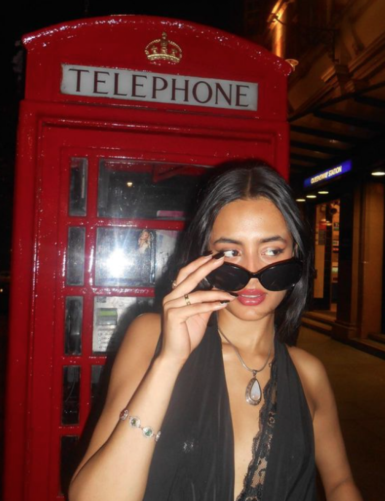 Ko je najnovija TikTok senzacija? Poznata kao "tube girl", uvija se dok pleše, svi je gledaju!