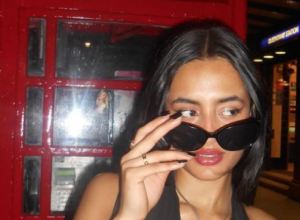 Ko je najnovija TikTok senzacija? Poznata kao "tube girl", uvija se dok pleše, svi je gledaju!