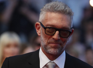 Opet ljubi 30 godina mlađu: Vinsent Kasel smuvao misicu koja neverovatno liči na njegovu bivšu