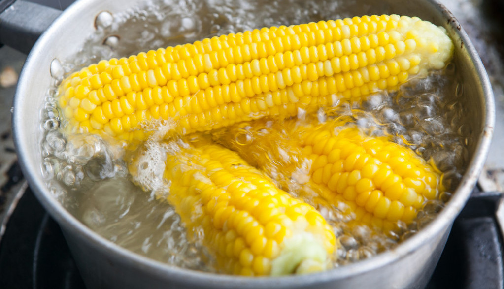 Odličan za varenje i mršavljenje: Recept za najsočniji kukuruz šećerac, kuva se 10 minuta na isključenom šporetu