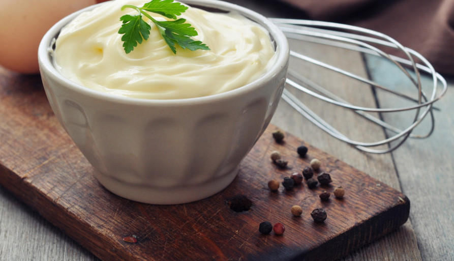 Sto puta bolji od kupovnog: Domaći majonez se umuti za 5 minuta, ukus mu je prste da poližeš!