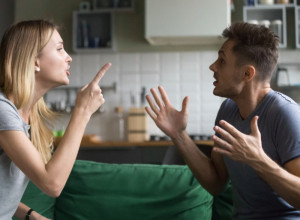 Nemoj da mi ljubomorišeš: Na vreme prepoznajte signale toksične veze, suptilno uništavaju i najjače ljubavi