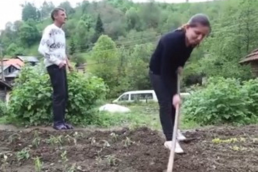 Oženio Albanku (28) pa razbesneo Srpkinje: Zbog ovih reči Slađana (48) razapinju na mrežama, "traži besplatnog radnika, a ne ženu"