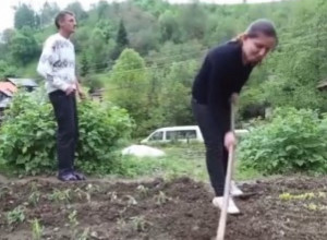 Oženio Albanku (28) pa razbesneo Srpkinje: Zbog ovih reči Slađana (48) razapinju na mrežama, "traži besplatnog radnika, a ne ženu"