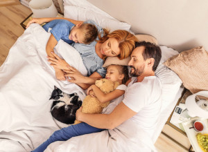 Bravo za mame i tate! istraživanje otkrilo veliki napredak u roditeljstvu u odnosu na pre 40 godina, deca se raduju