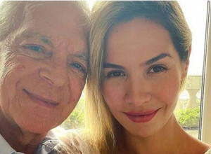 Svima je zapušila usta, pa i njegovoj deci: "Nisam se udala za 43 godine starijeg milijardera zbog novca, on je neumoran!“