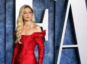 Ova nijansa plave kose dominiraće ove jeseni: Luksuzni zlatni tonovi kao osvežavajuća promena