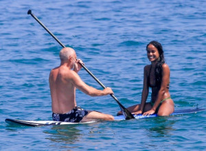 Dok Vensan Kasel uživa, fotka bivše opisuje sav njen očaj: Tina Kunaki bez osmeha, i dalje skrhana zbog raskida