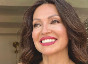 Košta 13 evra, a na njoj izgleda kao milion: Nina Badrić u haljini koju svaka žena mora da ima ovog leta, stoji kao salivena