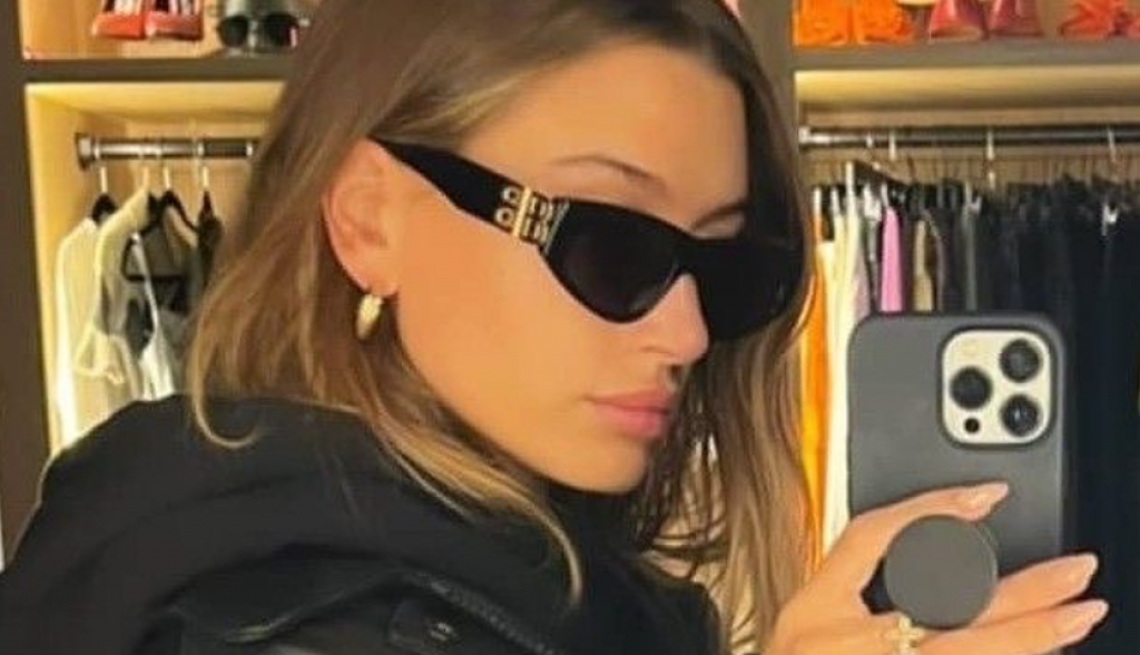 Pozirala u donjem vešu za Noć veštica: Hejli Biber zapalila instagram i odglumila svima poznatu scenu iz filma