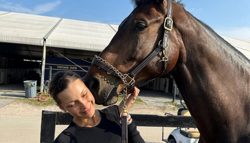 Zgodni kauboj smuvao Belu Hadid: Spojila ih ljubav prema konjima, lepa manekenka blista