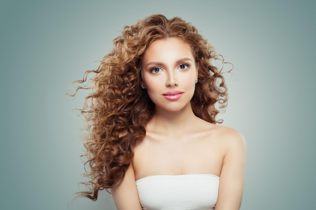 Uvijte kosu bez zagrevanja pramenova: Predstavljamo 5 načina za postizanje prelepih lokni, uspevaju i početnicama