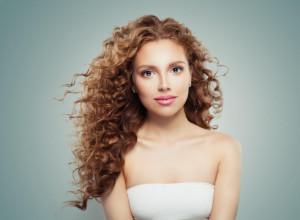 Pružite negu talasastoj kosi: Zaštitite je od negativnih uticaja koje donosi hladno vreme prateći jednostavne savete