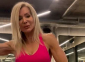 Ima 66 godina, svi misle da joj je unuka mlađa sestra: Prilaze joj momci od 18 godina i evo šta joj nude