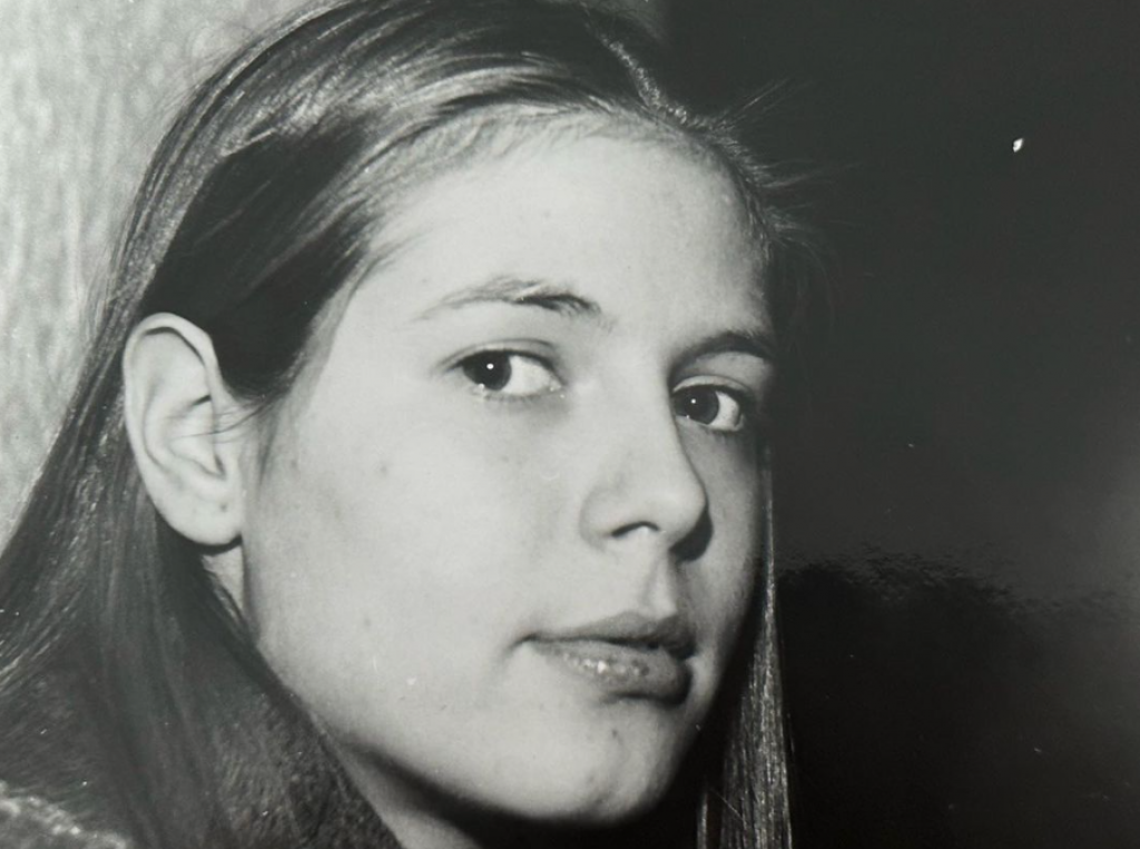 Prepoznajete li devojku sa slike? Mali nagoveštaj - rođena je Nemica, jedna od najlepših žena sveta i ima najluđe kostime za Noć veštica!