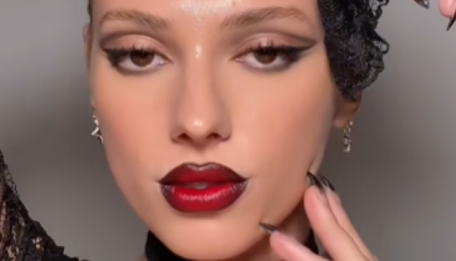Trend vampirskih usana osvojio žene: Evo šta vam je potrebno za ovaj  fatalni "look"