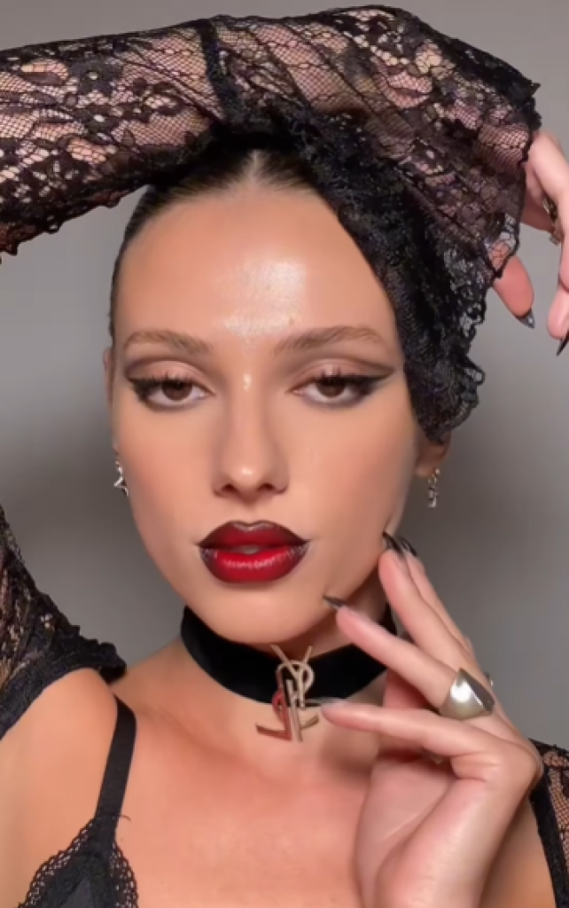 Trend vampirskih usana osvojio žene: Evo šta vam je potrebno za ovaj  fatalni "look"
