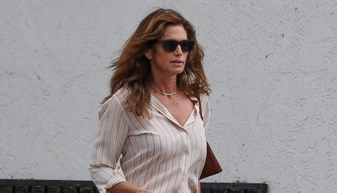 Ko ako ne ona: Sindi Kraford ima sjajnu alternativu za klasičnu belu košulju, svaka žena će je poželeti u svom ormaru