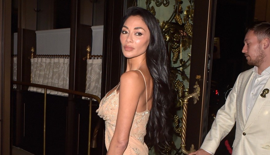 Ona nikog ne ostavlja ravnodušnim: Nikol Šerzinger izgrmela u haljini boje kože koja je istakla njenu zanosnu figuru