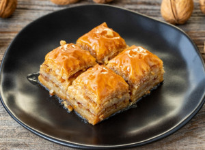 Najbogatija baklava obavezno ima tajni sastojak: Sipa se samo 1 kašika, a od njega miriše cela kuća