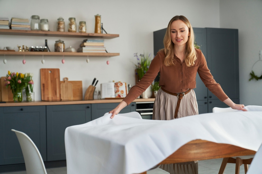 Neka stolnjaci zablistaju za slavu: Uklonite fleke od vina, kafe i hrane, a oni beli će biti kao sneg bez upotrebe hemije!