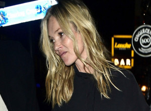 Bilo je briga za sve, želela da se opusti, pa je prešla granicu? Popularna manekenka sprečena da napravi incident na koncertu?