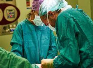 Primetio malu kvržicu na potiljku: Za 2 nedelje toliko narasla, da je izgledalo da ima dve glave, doktori u panici