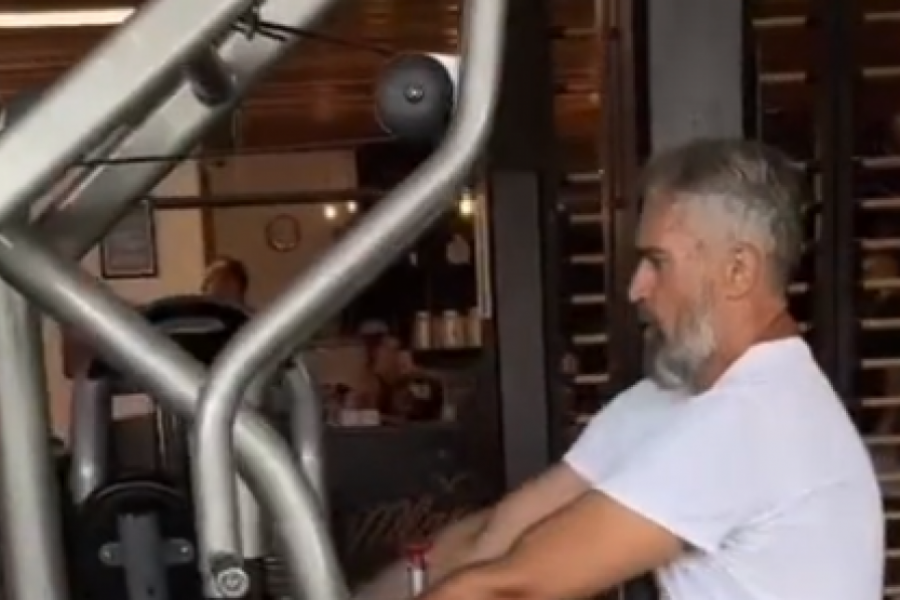 Jovan mladu dušu ima: Sa 57 godina ima više energije od nekih momaka, svi mu se klanjaju, otkrijte i zašto!