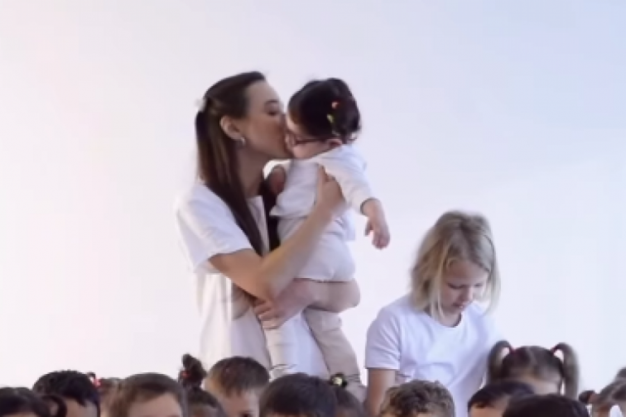 Nije li previše? Kristina ima 26 godina i 22 dece, nedeljno potroše i do 5.800 dolara, a tek kad čujete koliko daju dadiljama!
