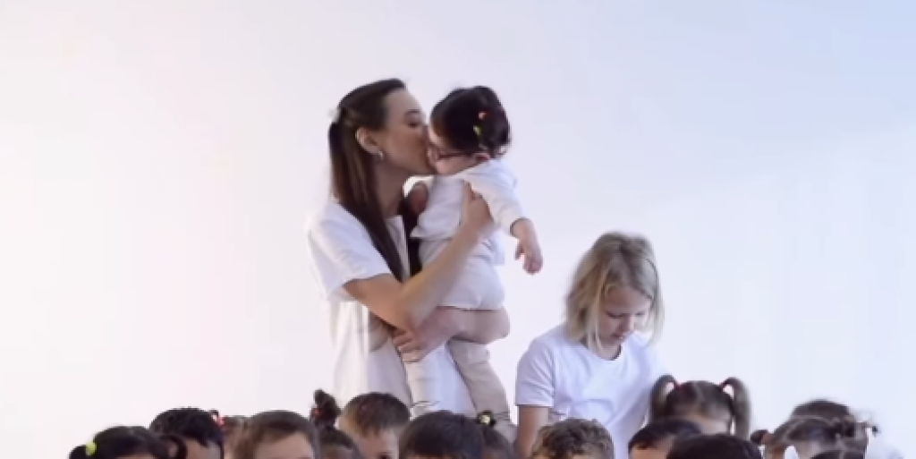 Nije li previše? Kristina ima 26 godina i 22 dece, nedeljno potroše i do 5.800 dolara, a tek kad čujete koliko daju dadiljama!