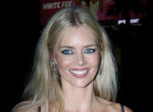 Ju, šta to ima na nogama? Pojavila se u bombastičnom izdanju, svi gledali u nju, ali jedva da su primetili ovaj detalj!