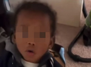 "Mama je rekla ne": Reakcija ovog deteta će vas nasmejati do suza, tako mali, a tako disciplinovan, da ne poverujete!