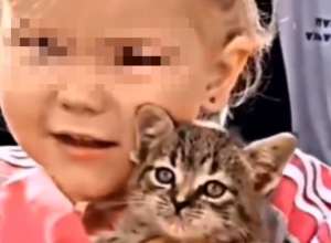 "To je moja duša": Ovo je ubedljivo najslađi snimak koji ćete pogledati danas, srce ove devojčice je veće od okeana!