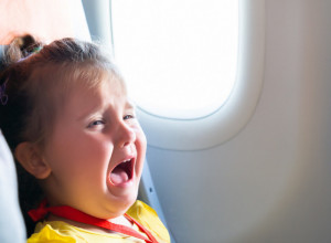 Aviokompanija uvela "zone bez dece" i izazvala burne reakcije: "Učite svoju decu kako da se ponašaju"