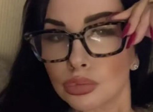 Svi bi da je žene: „Prosili su me oko 400 puta, ali sam ja 7 godina u celibatu, ne pada mi na pamet da muškarcu ispunjavam želje!“