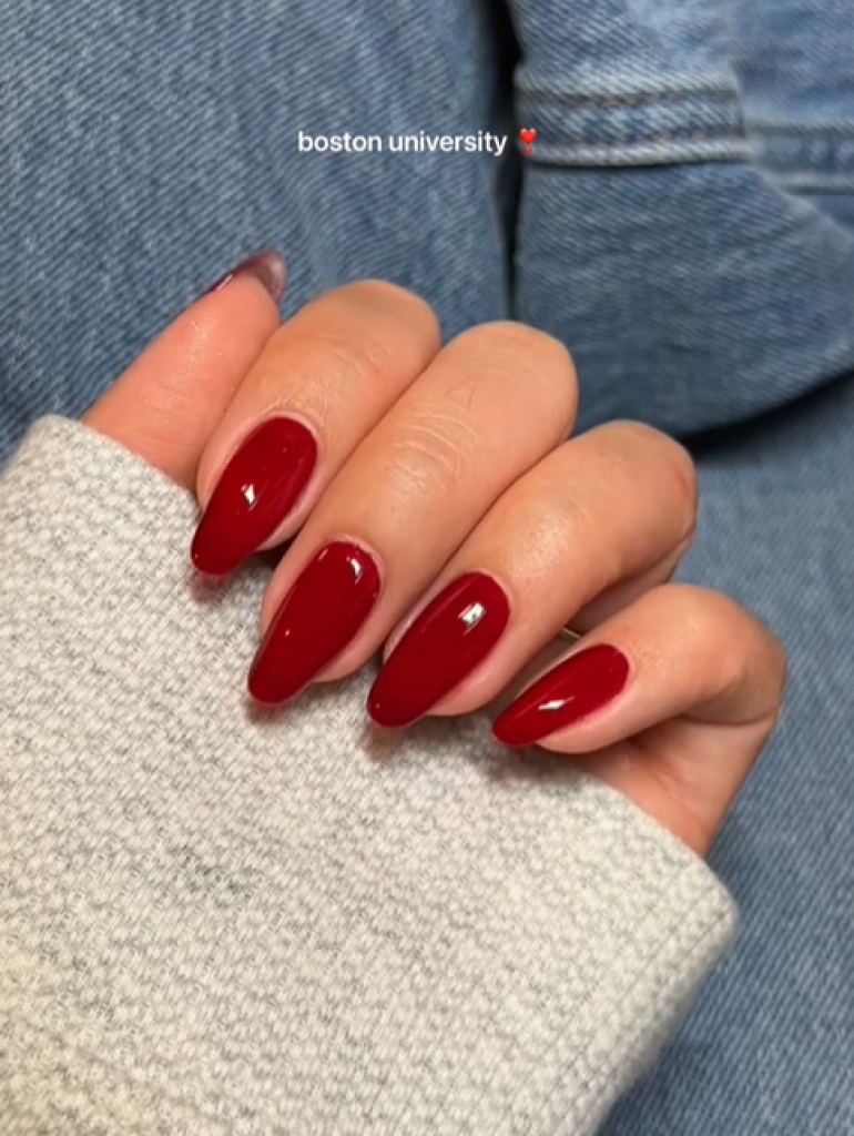 Izgledaćete privlačno i moćno: Boston crvena boja laka osvojila Tik Tok, biće najtraženija ove sezone u salonima